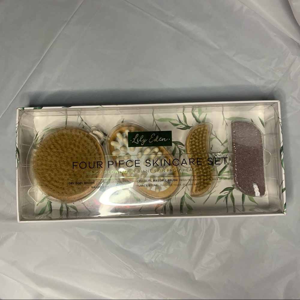 Lily Eden four piece skincare set !!NEW!!